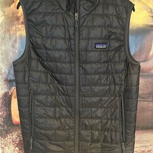 Patagonia Men's Black Quilted Vest. Size Small. Excellent Condition.